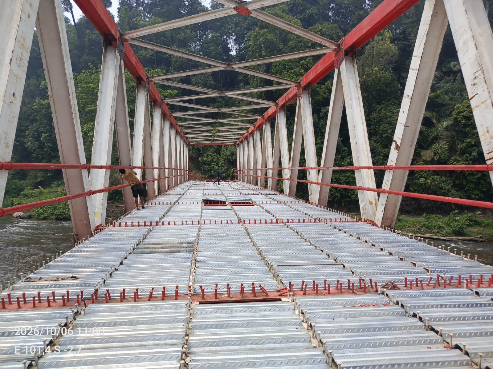 Pemasangan Rangka Jembatan Lubuk Selandak Masuki Tahap Akhir, Pemkab Mukomuko Dorong Percepatan